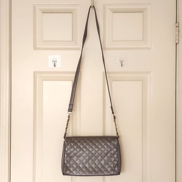 Woman's Crossbody bag with three layers, pockets and mirror. - Picture 2 of 7